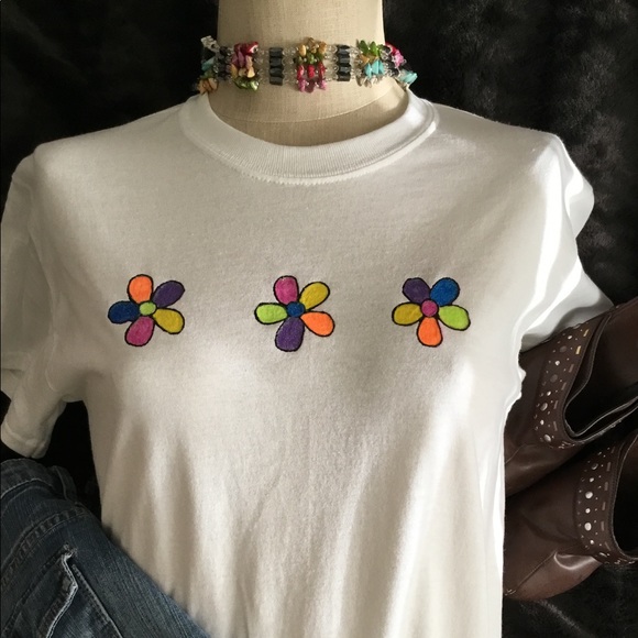 Gildan Tops - New Item!! Flower Tshirt